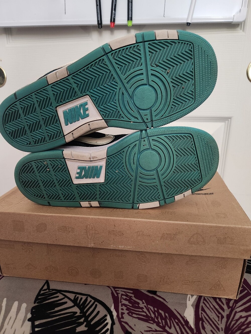 Nike Black & Teal Mesh Low-Top Sneakers - Picture 8 of 9